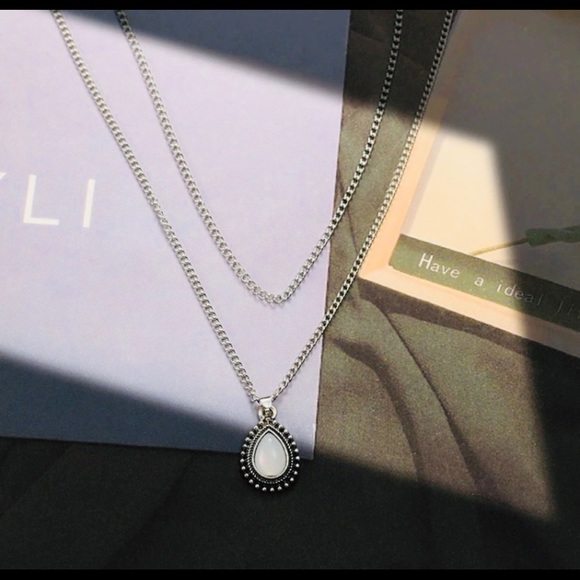 Gorgeous Double Horn Crescent Water Drop Necklace - Picture 4 of 8